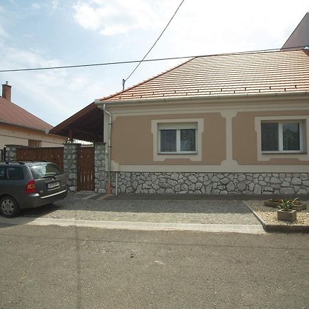 Holiday Home Podium Эгер Экстерьер фото